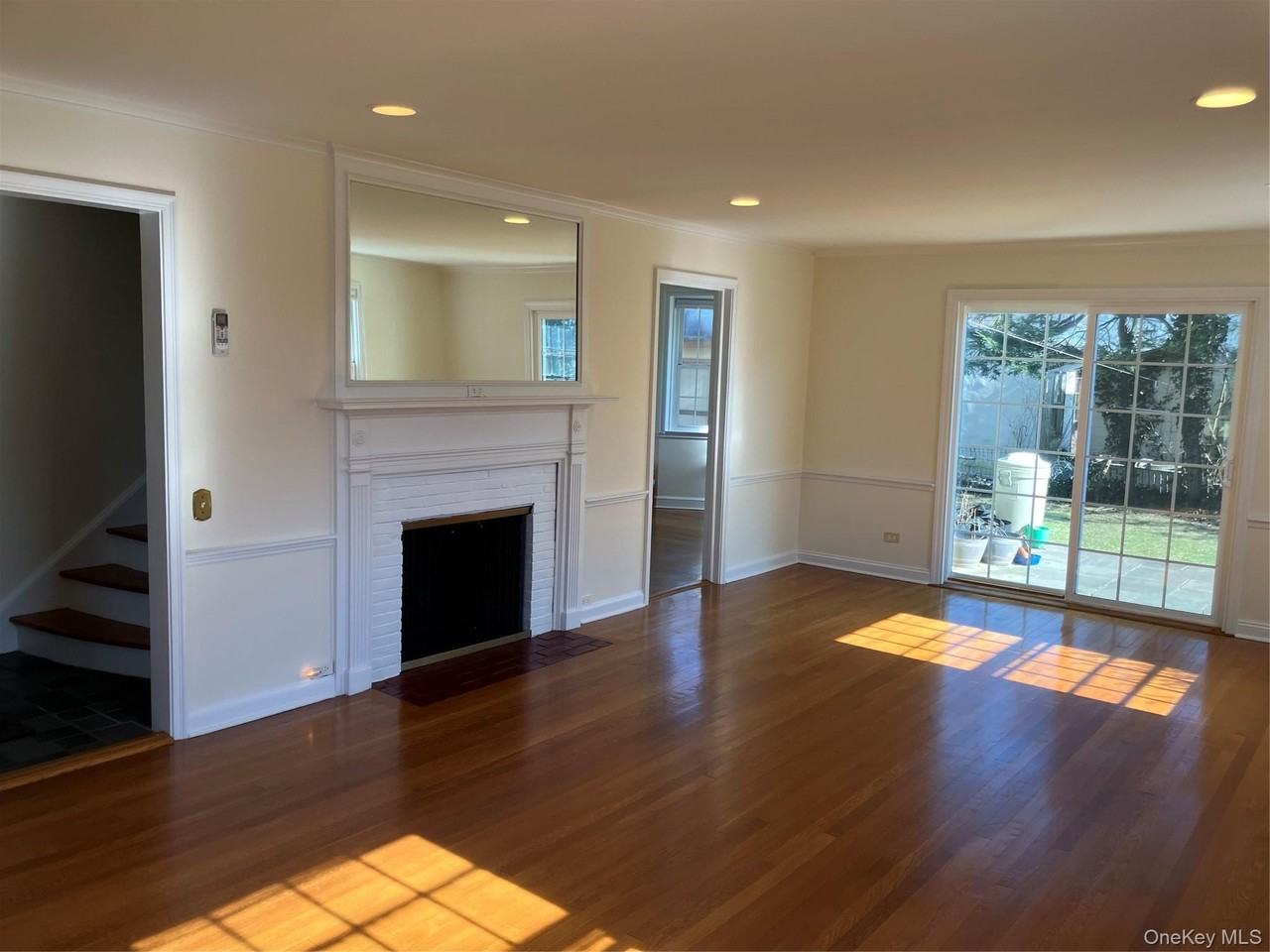 146 Webster Rd - Photo 5 of 14