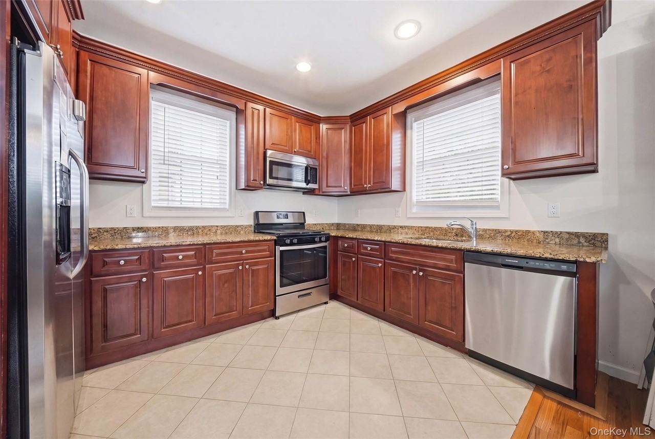 123 Clinton Ave #A - Photo 5 of 19