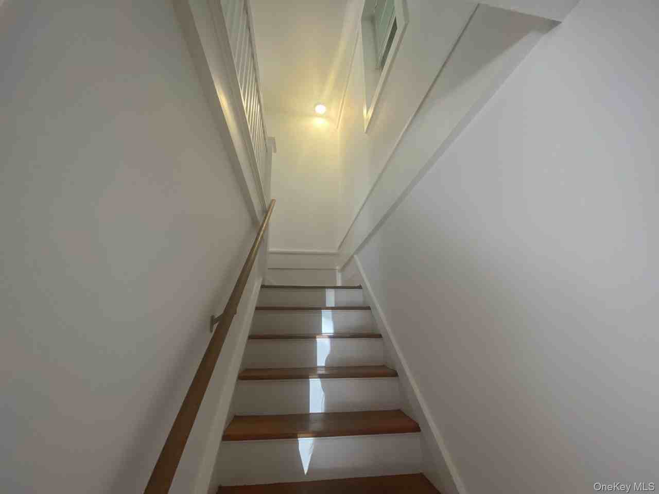 14B Franklin Ave - Photo 7 of 13
