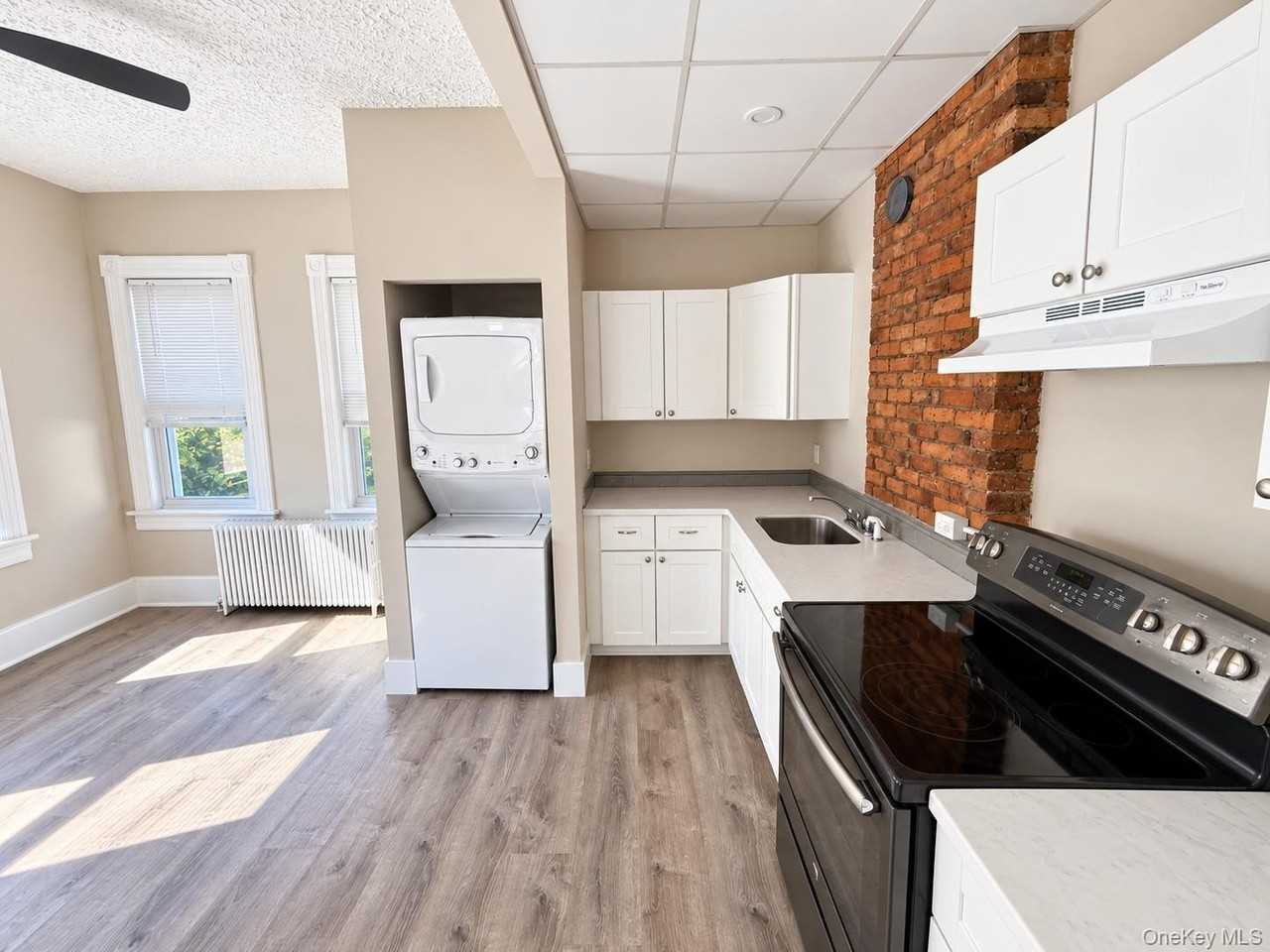 119 S Hamilton St - Photo 3 of 14