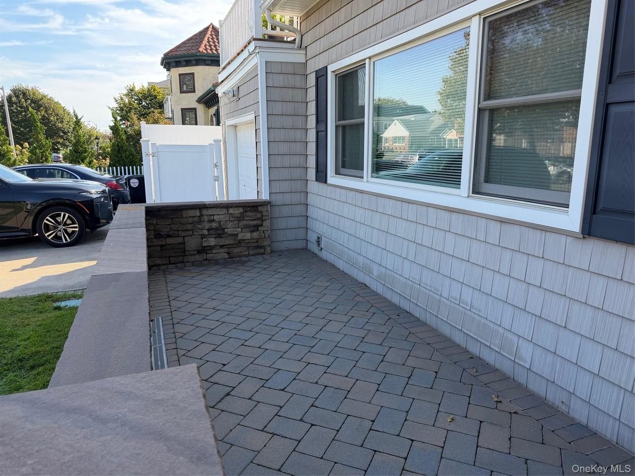 400 E Beech St #MAIN - Photo 2 of 23