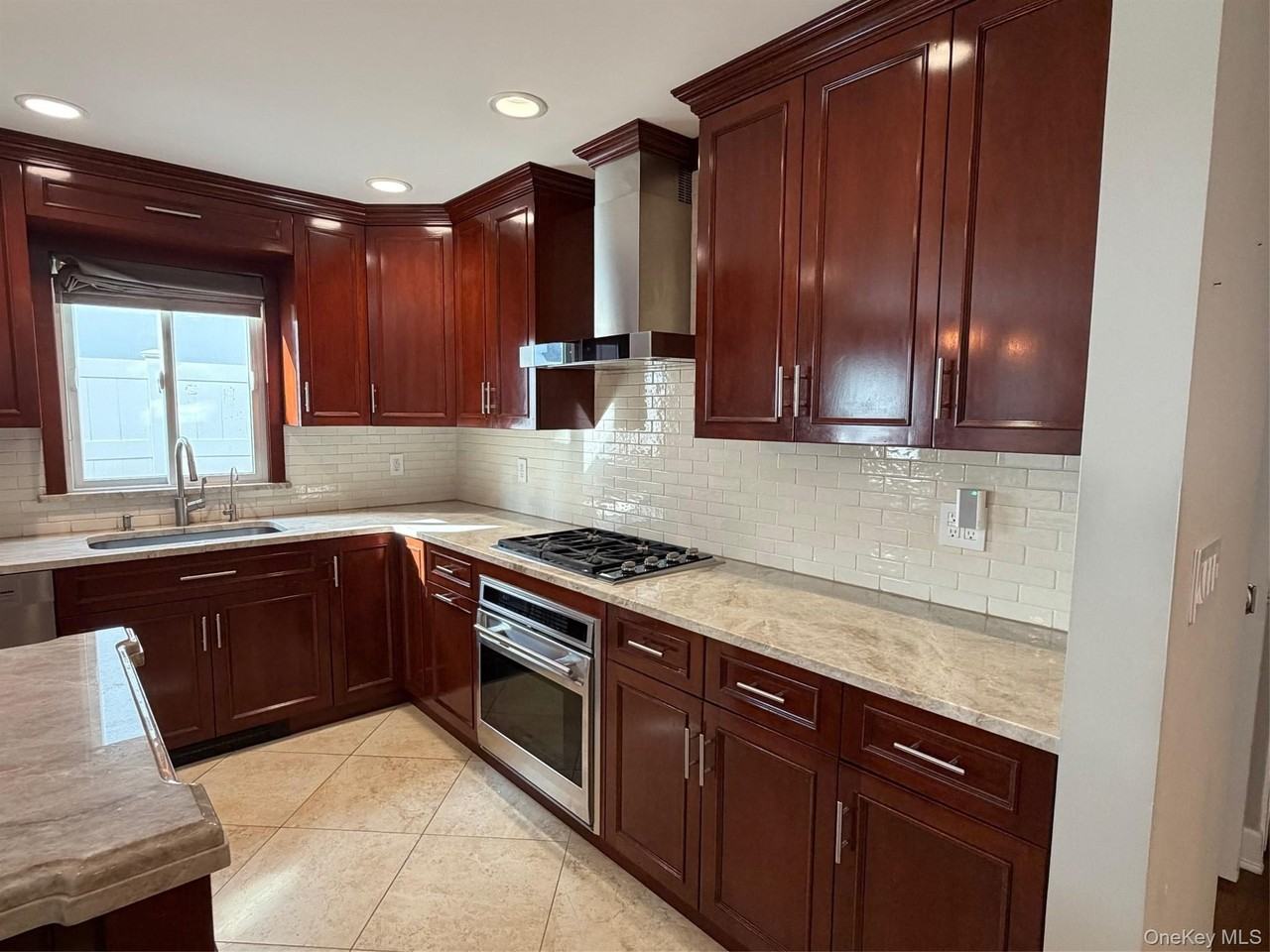 400 E Beech St #MAIN - Photo 4 of 23