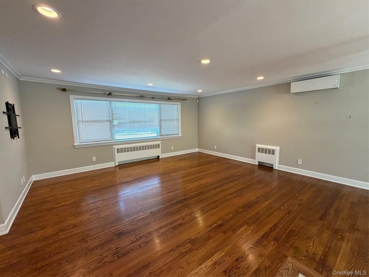 400 E Beech St #MAIN - Photo 7 of 23