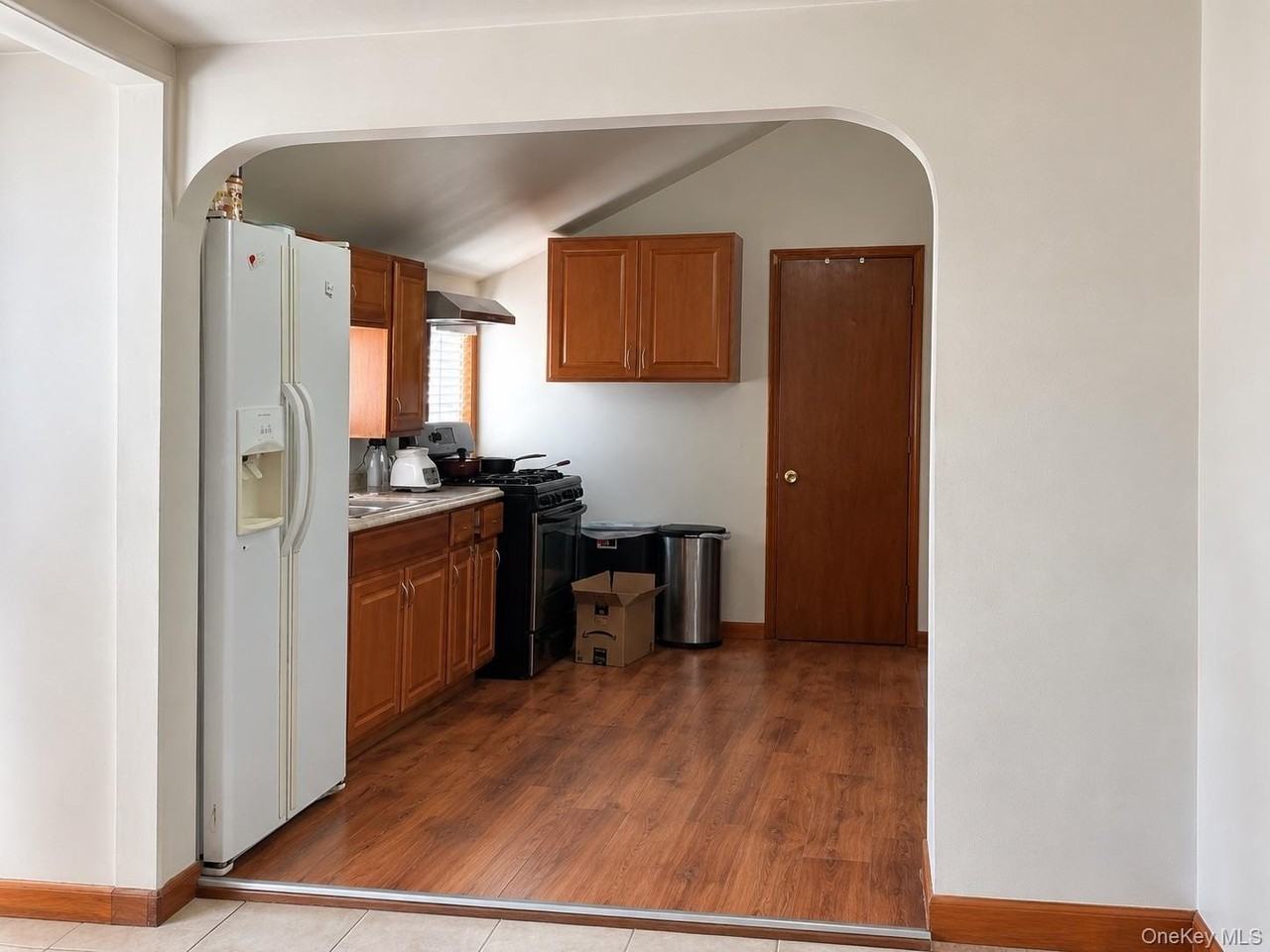 74 Genung St - Photo 4 of 12