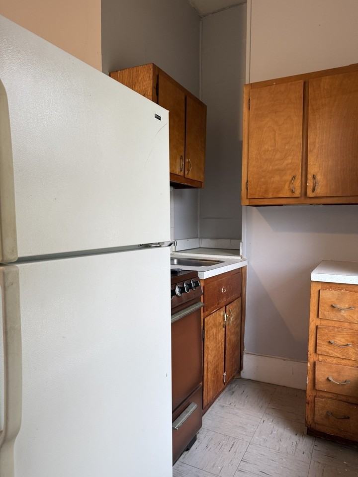 187 Brightman St #2W - Photo 3 of 5