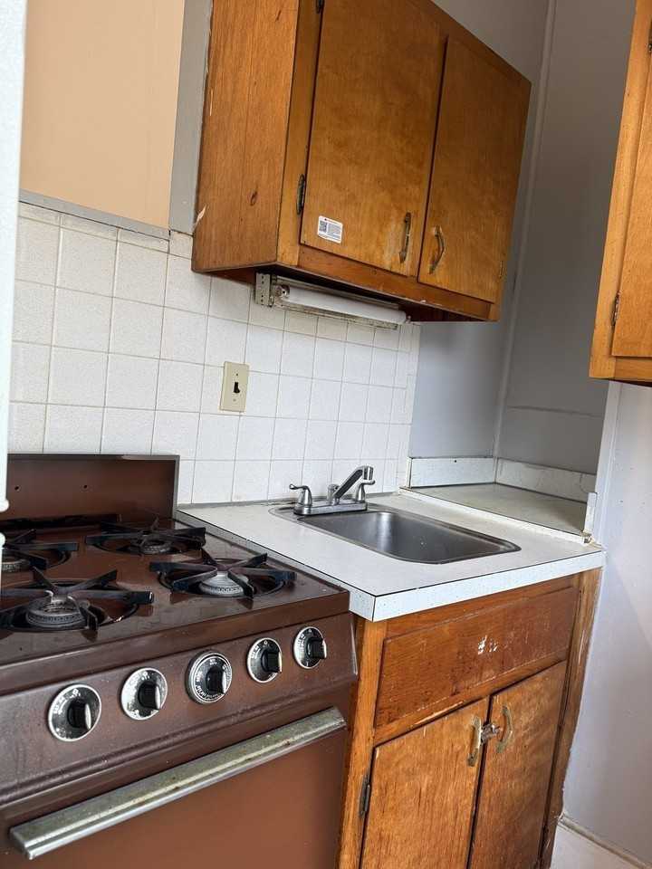 187 Brightman St #2W - Photo 4 of 5