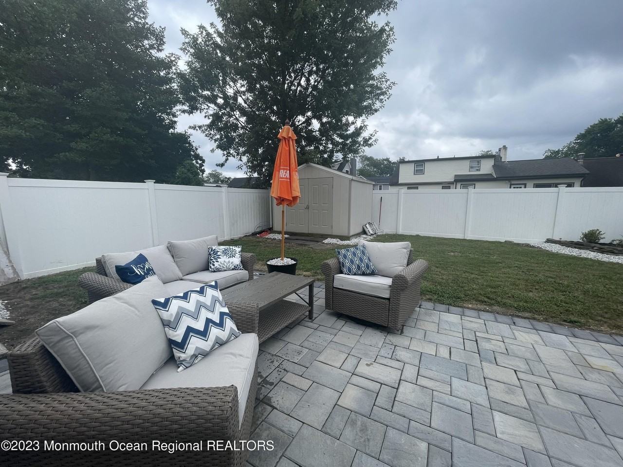 3136 Hiawatha Ave - Photo 2 of 18