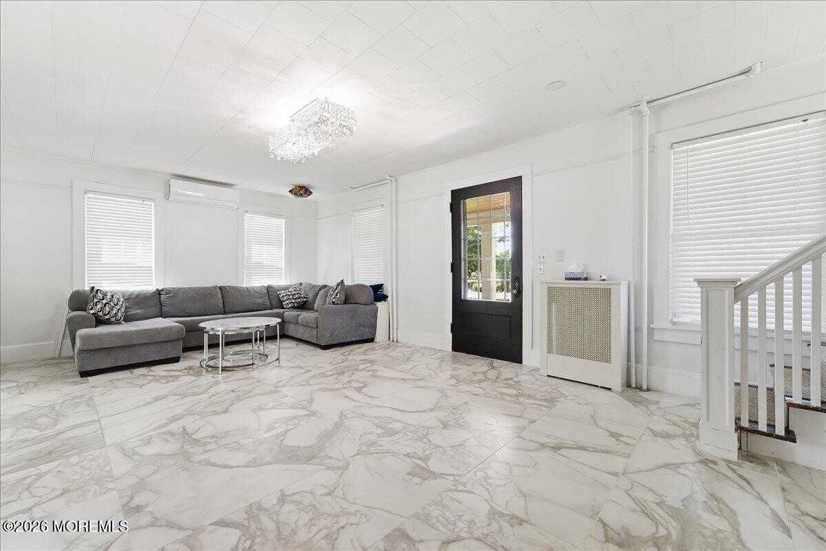 496 W Park Ave - Photo 3 of 40