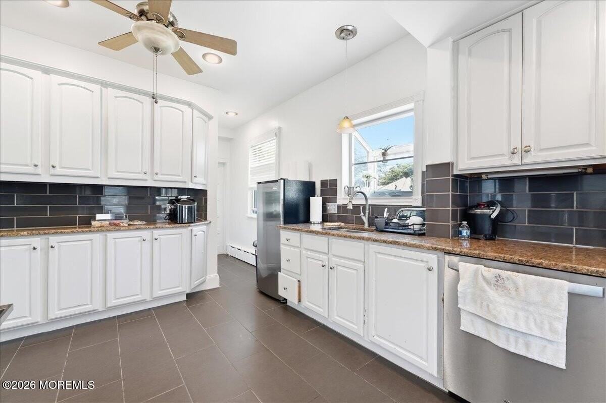 496 W Park Ave - Photo 5 of 40