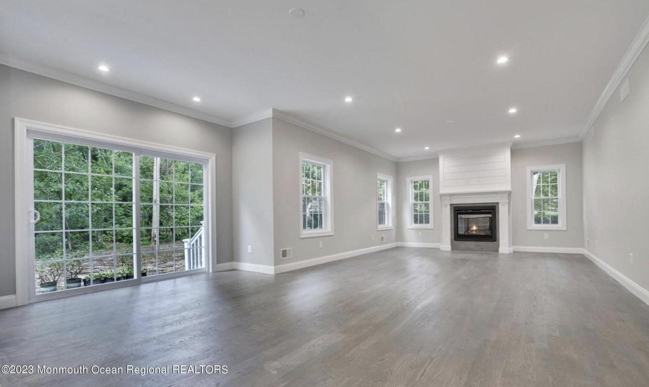 349 Eastbourne Ave - Photo 6 of 15