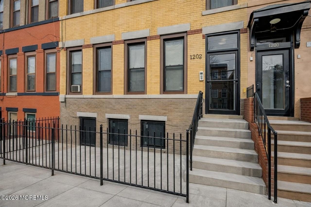 1202 13th St #302 - Photo 2 of 15