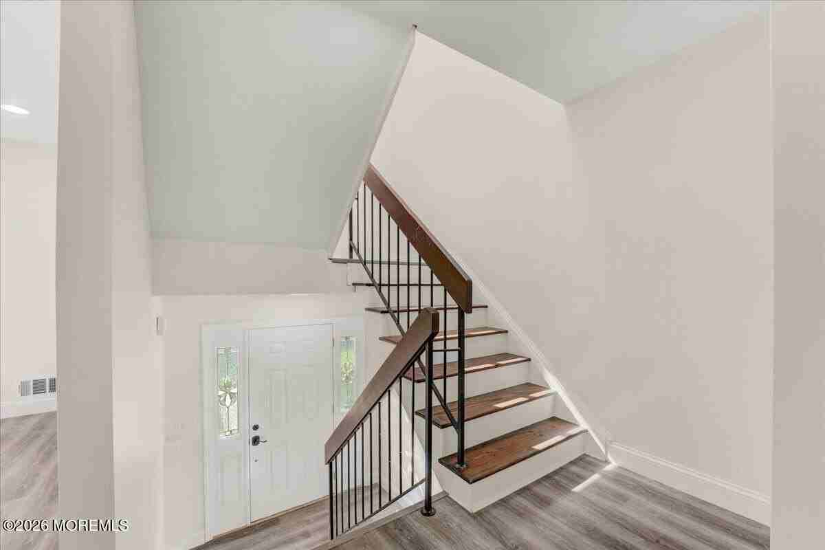 17 Emerald Ln - Photo 4 of 33
