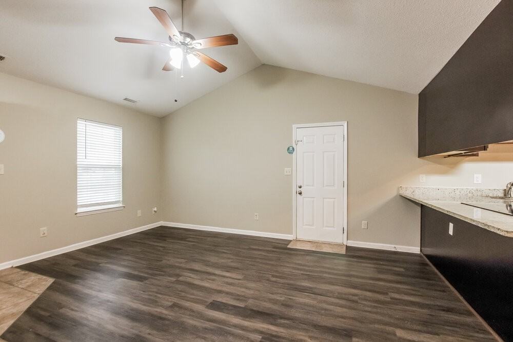 4823 Farmview Dr - Photo 4 of 16