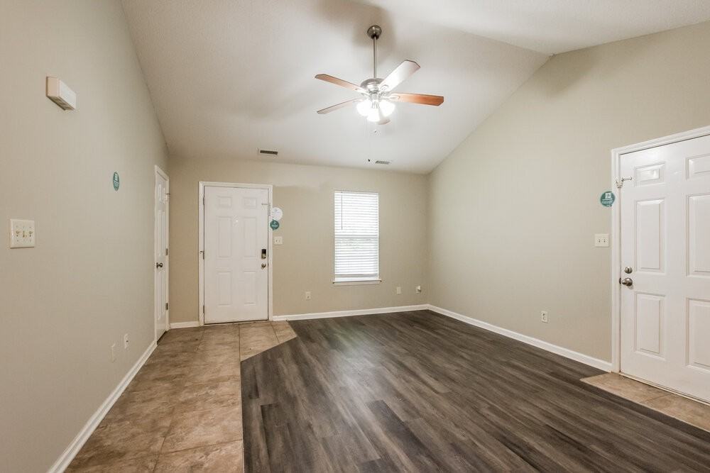 4823 Farmview Dr - Photo 5 of 16