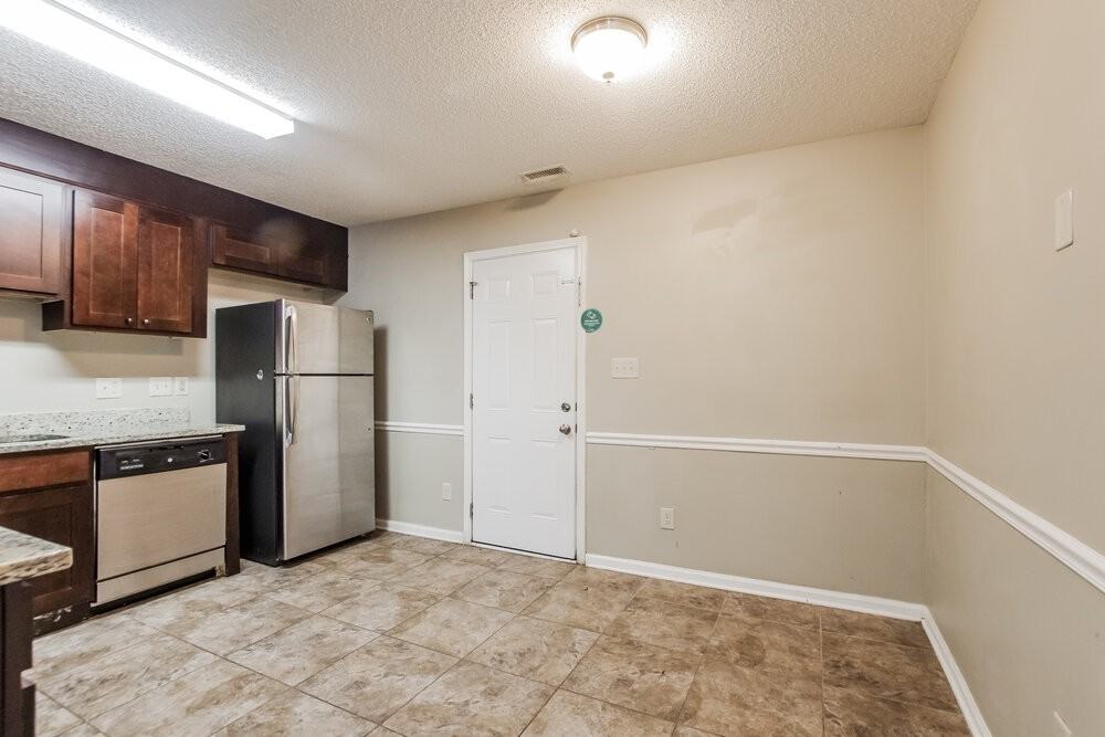 4823 Farmview Dr - Photo 6 of 16