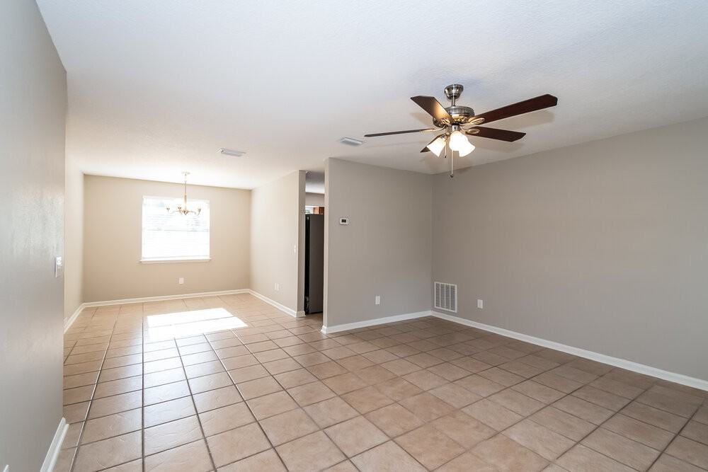 10915 Horse Track Dr E - Photo 4 of 15