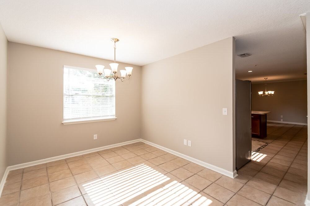 10915 Horse Track Dr E - Photo 5 of 15