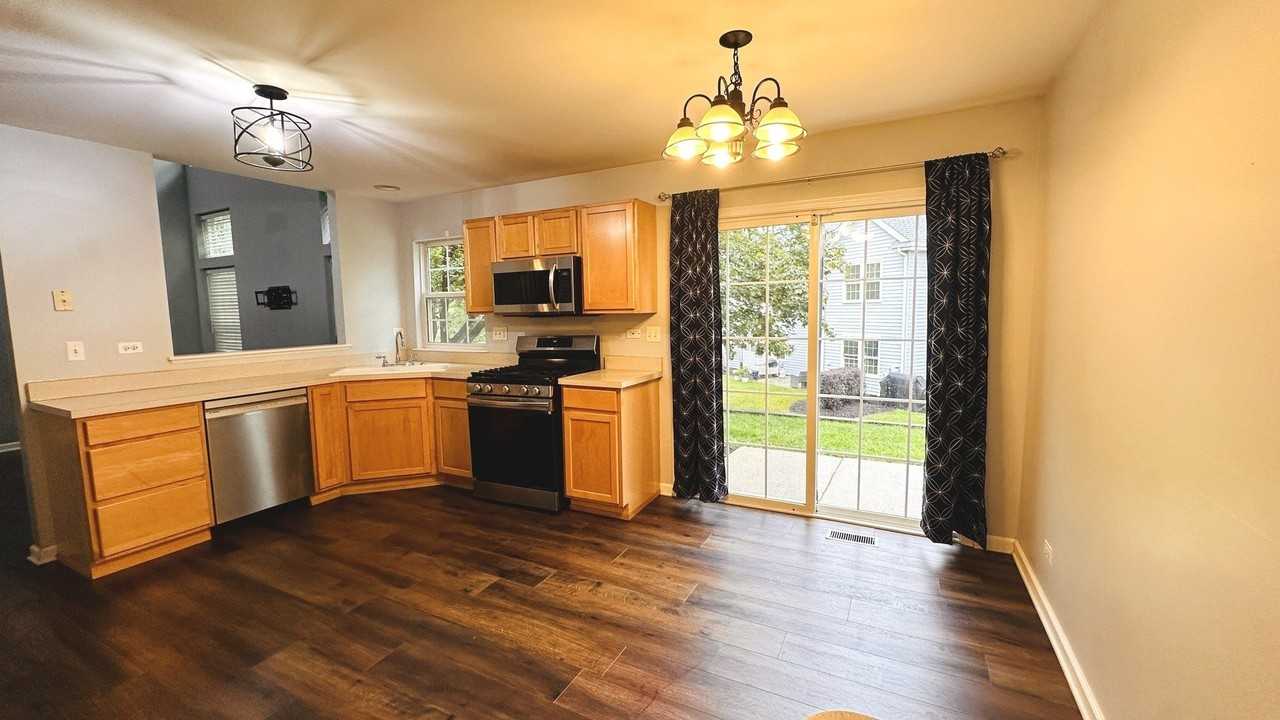 2304 Foxmoor Ln - Photo 4 of 28