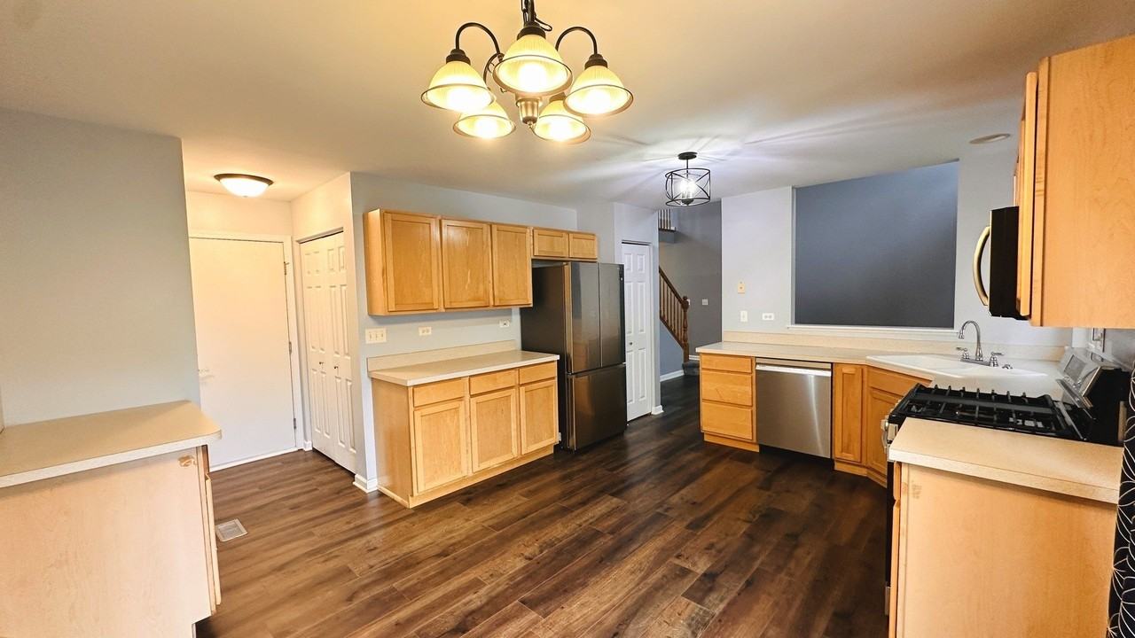 2304 Foxmoor Ln - Photo 6 of 28
