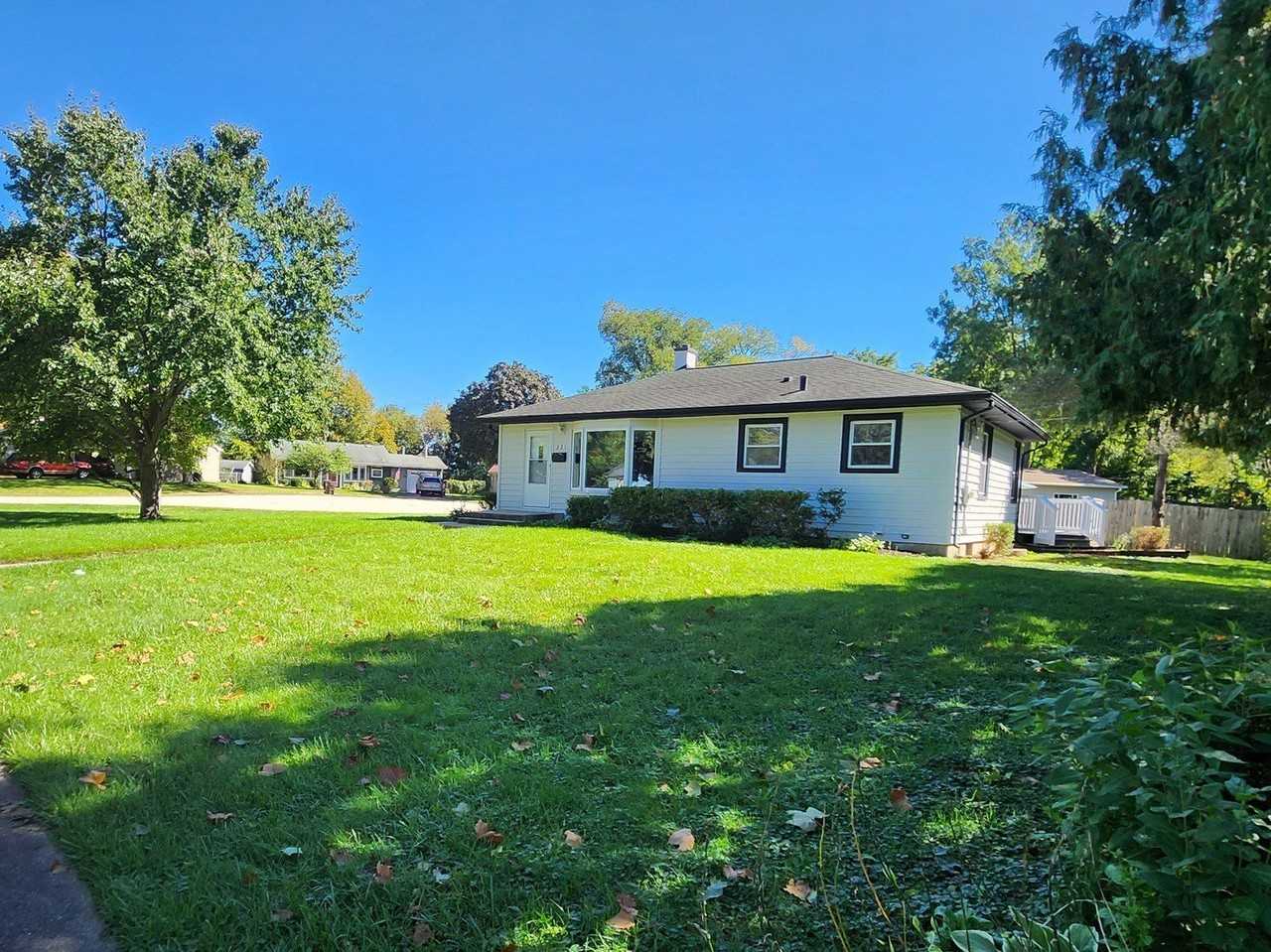 221 Sunset Ter - Photo 2 of 22