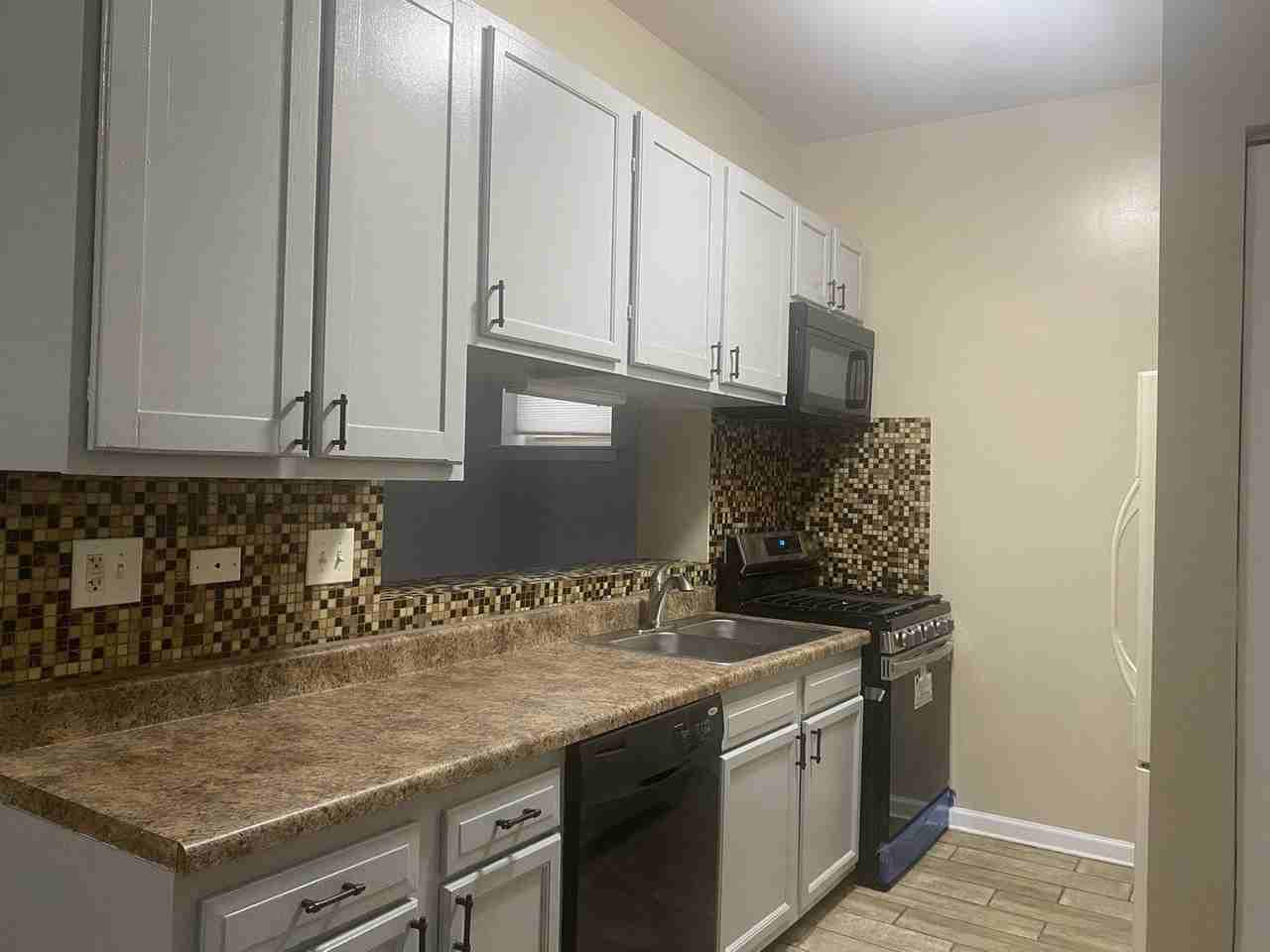 2319 E 70th Pl #10 - Photo 5 of 28