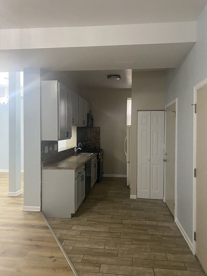 2319 E 70th Pl #10 - Photo 6 of 28