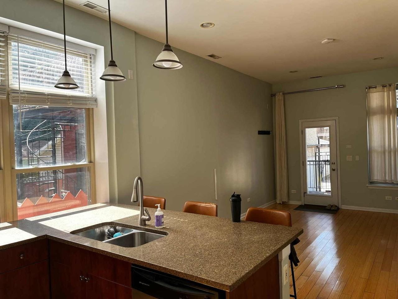 1342 N Claremont Ave #1R - Photo 2 of 13