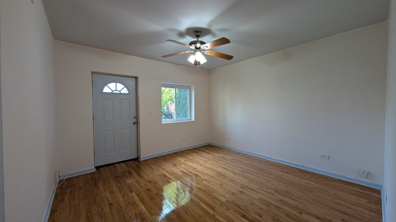 2441 W 46th St #1 - Photo 5 of 13