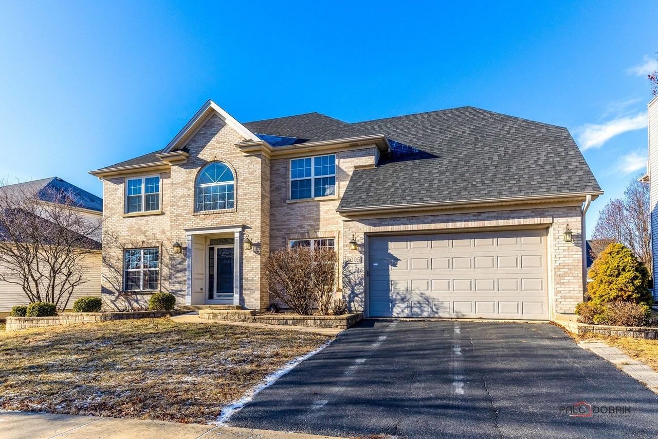 2095 Rockland Dr - Photo 4 of 50
