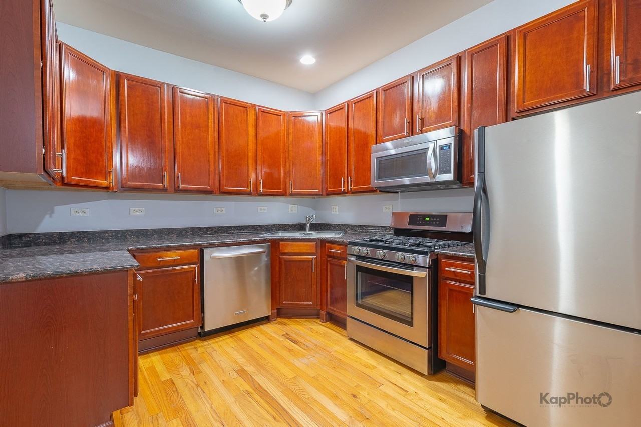 2254 W Adams St #1 - Photo 5 of 21