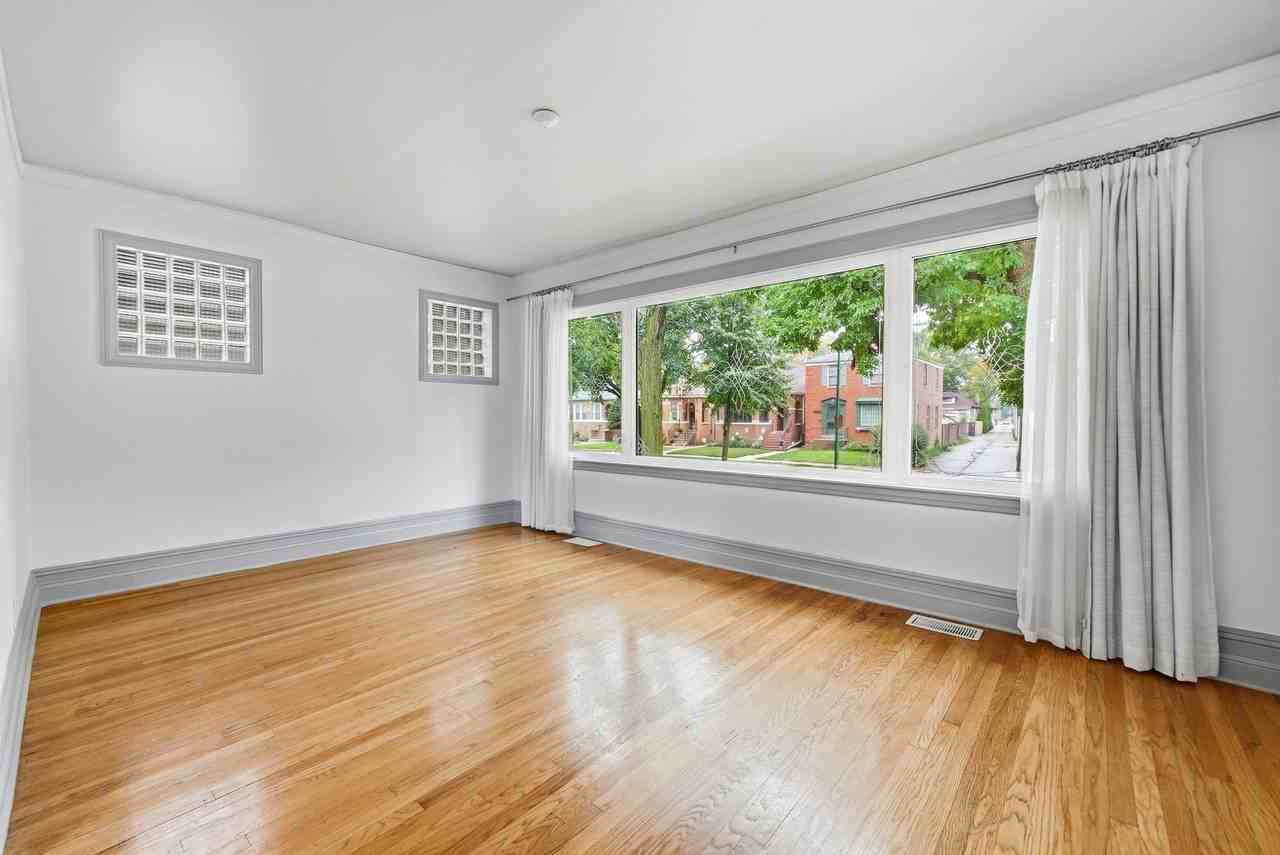 5455 N Lieb Ave - Photo 2 of 27