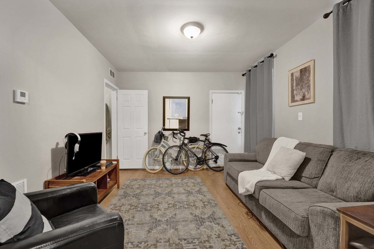 465 W 27th St #1R - Photo 5 of 15