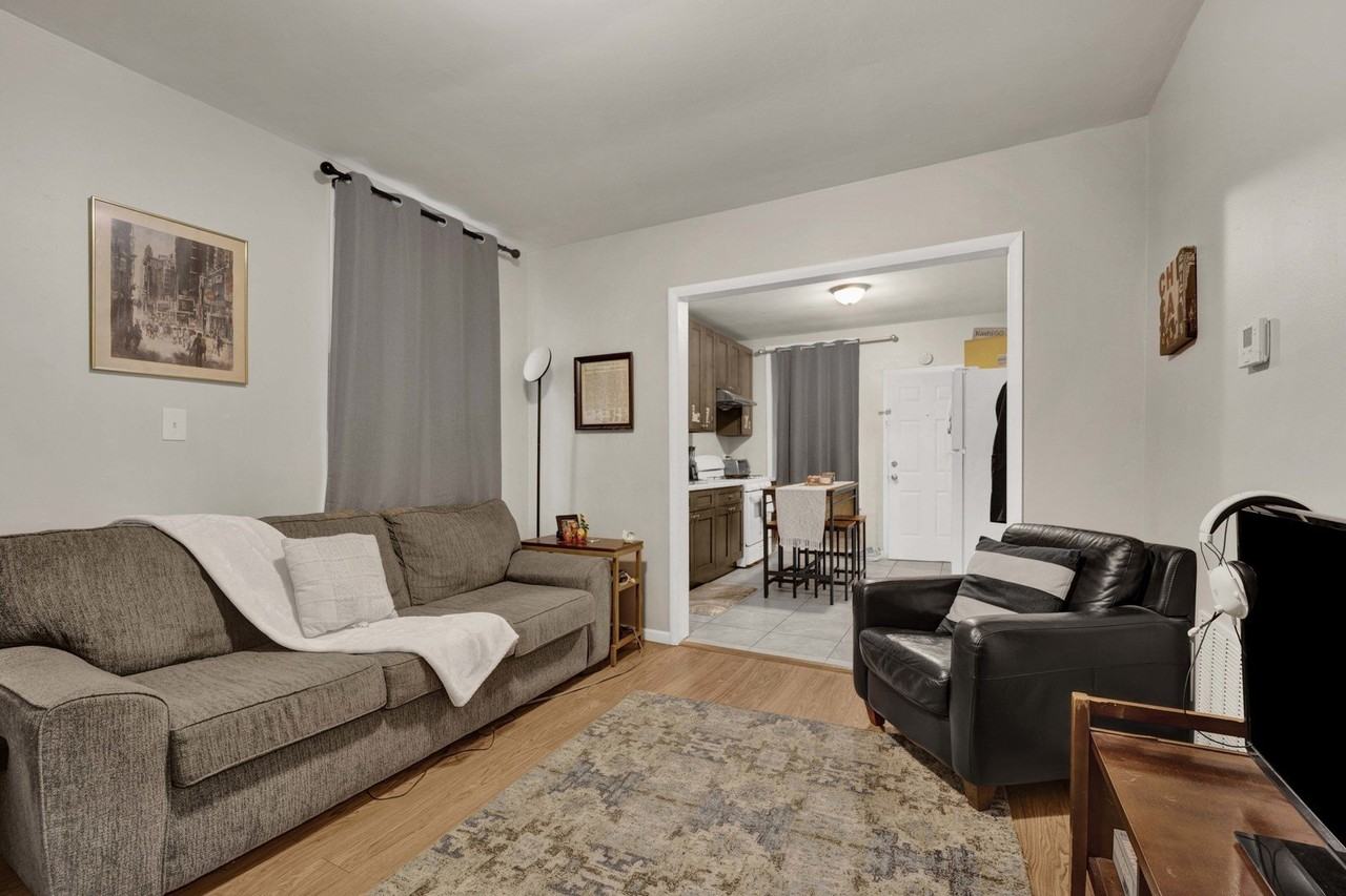 465 W 27th St #1R - Photo 6 of 15