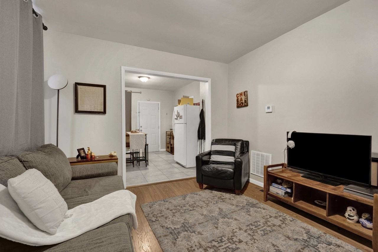 465 W 27th St #1R - Photo 7 of 15