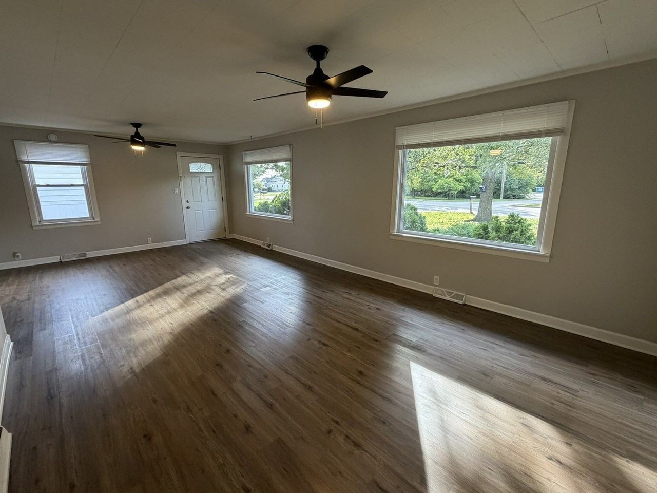 620 N State St - Photo 5 of 21