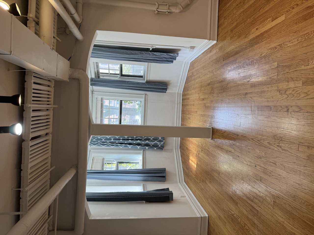 6225 N Kenmore Ave - Photo 2 of 8