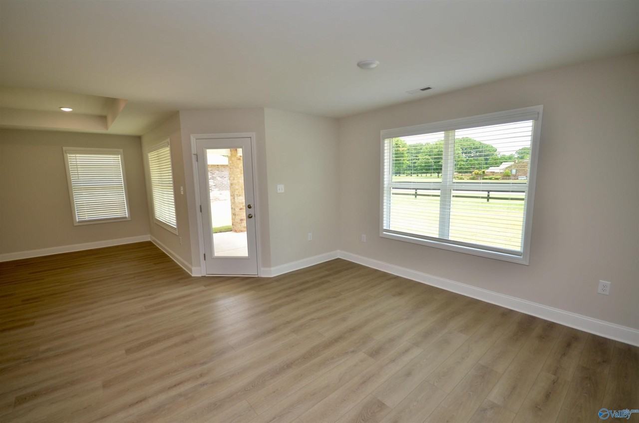 3209 Chestnut Ct Se - Photo 5 of 15