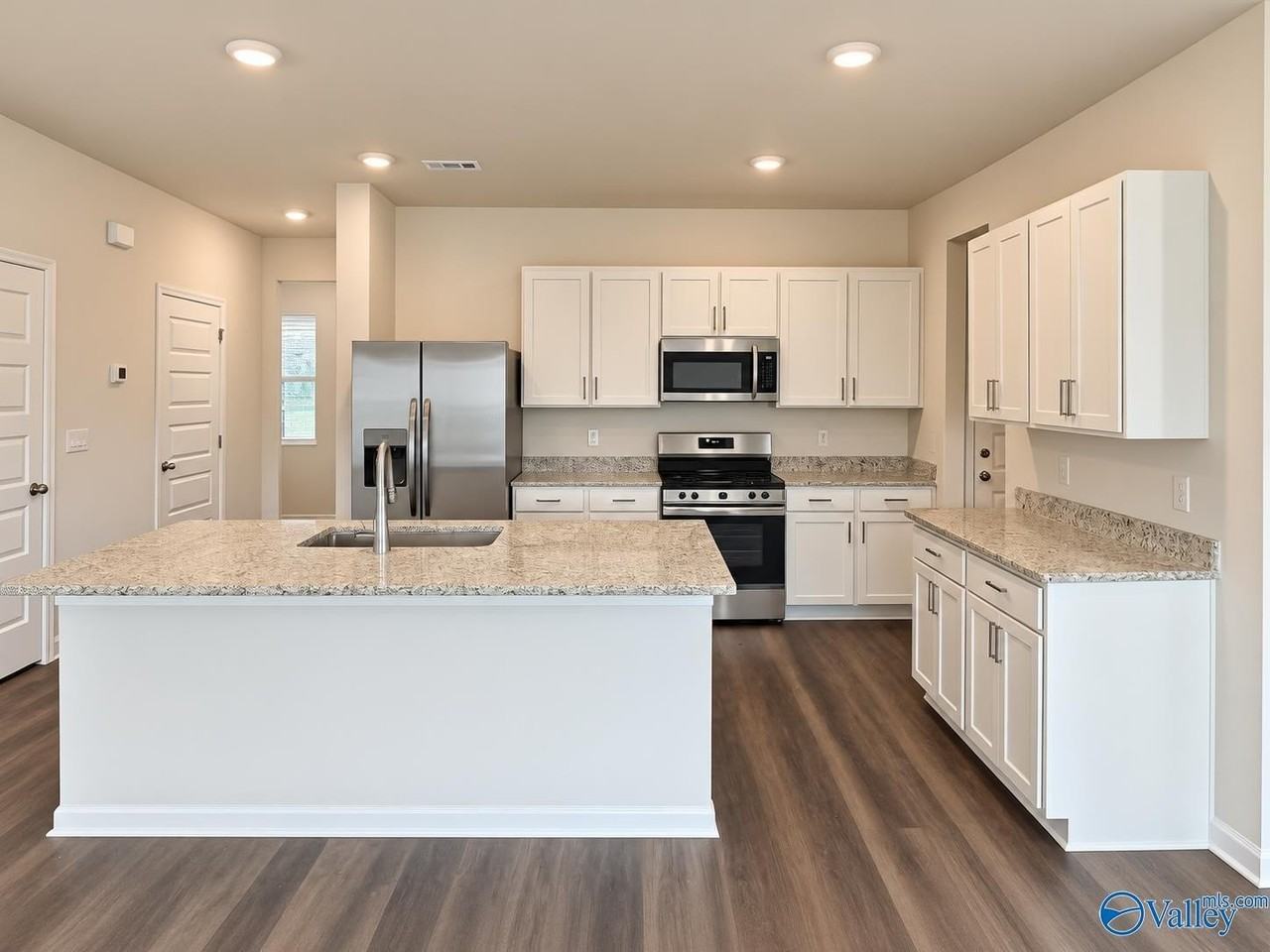 105 Samuel Nash Dr - Photo 2 of 14