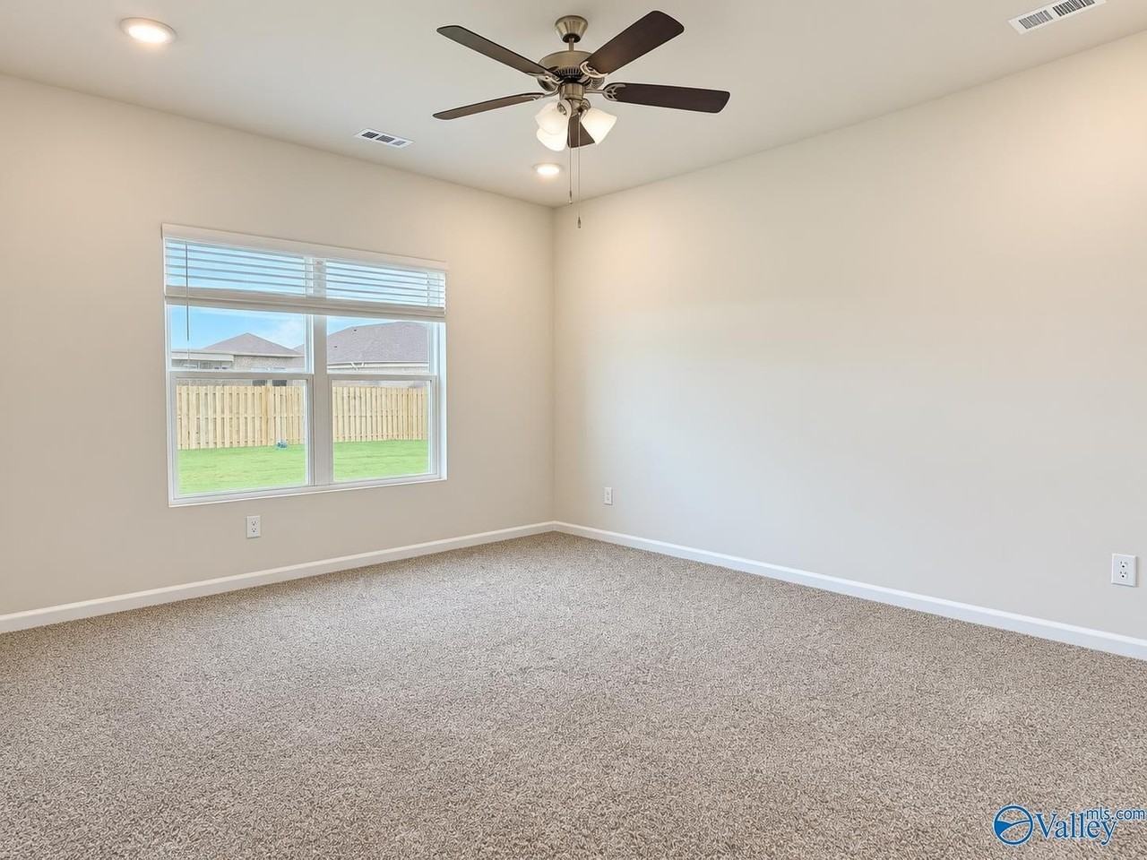 105 Samuel Nash Dr - Photo 4 of 14
