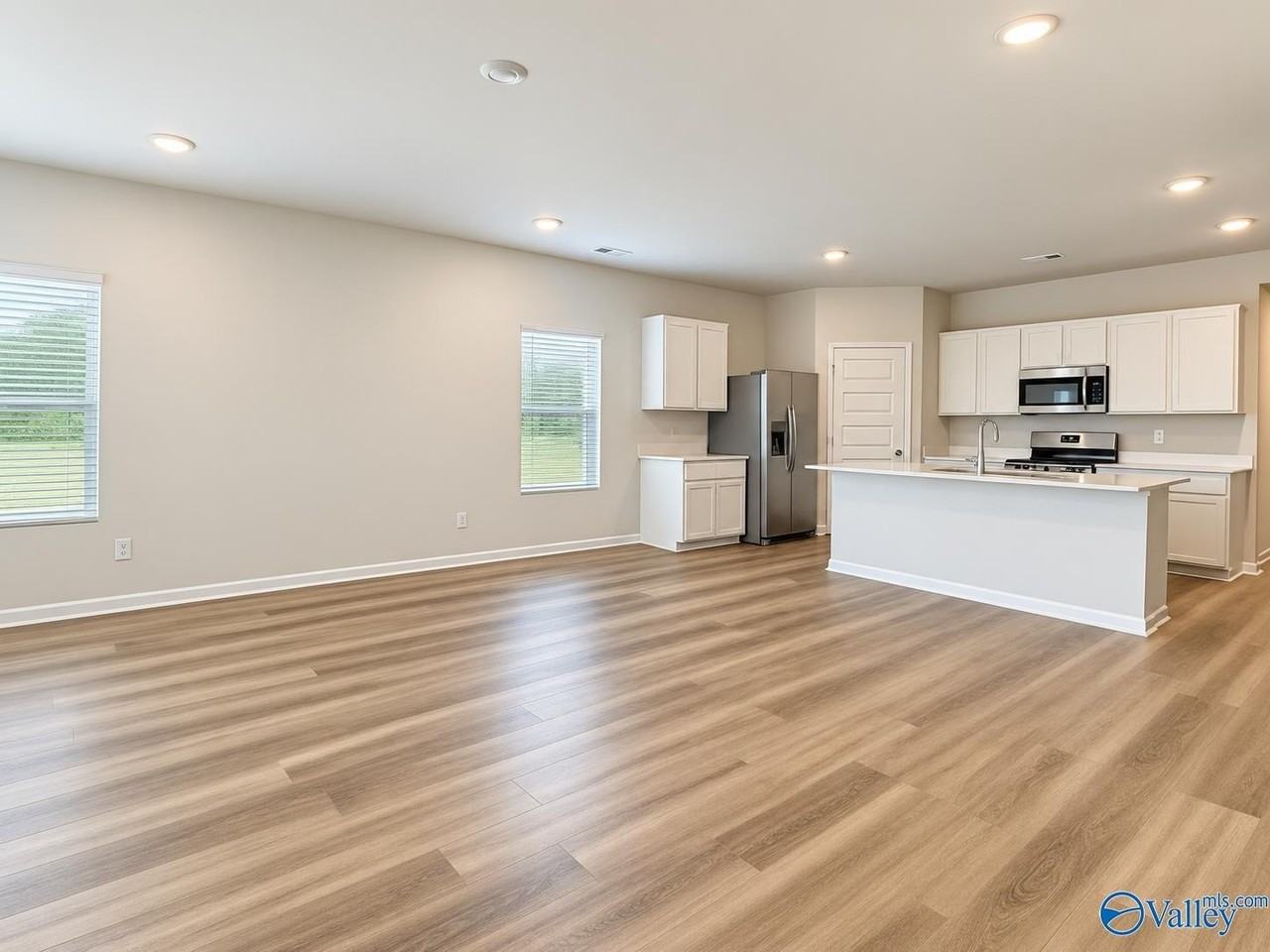 105 Meadow Path Dr - Photo 3 of 15