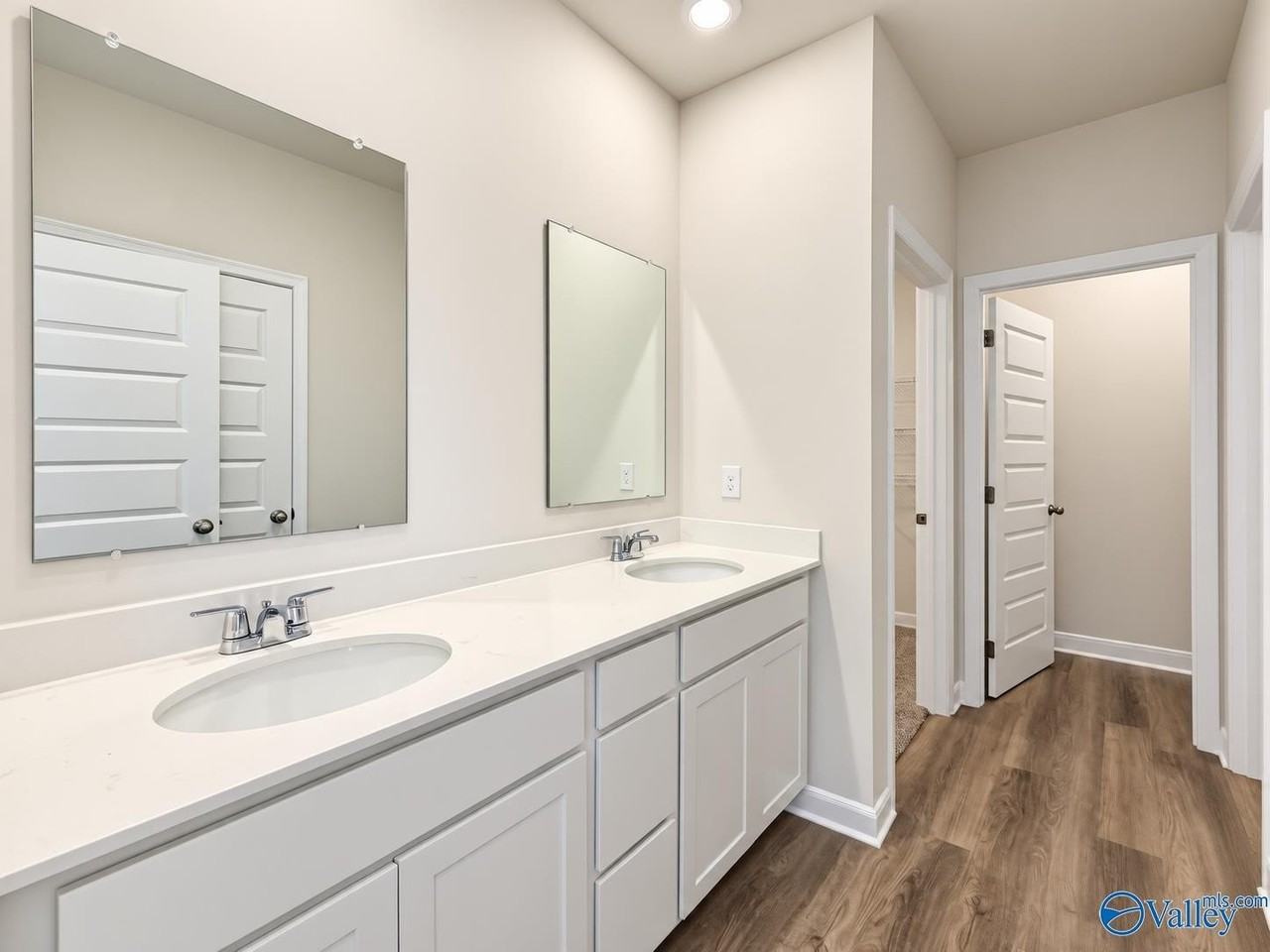 105 Meadow Path Dr - Photo 5 of 15