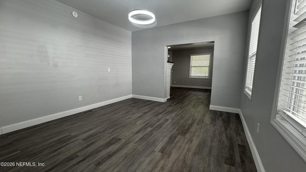 2805 College St - Photo 2 of 19