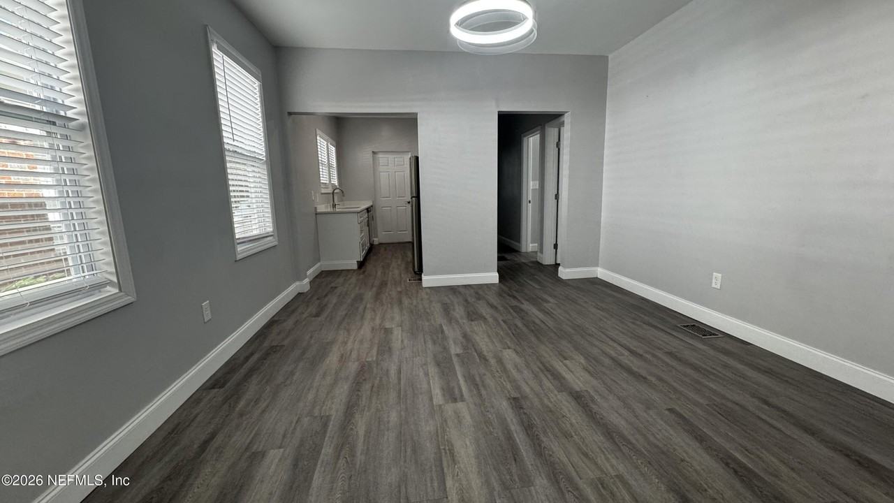 2805 College St - Photo 3 of 19