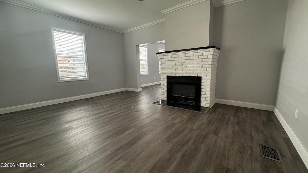 2805 College St - Photo 4 of 19