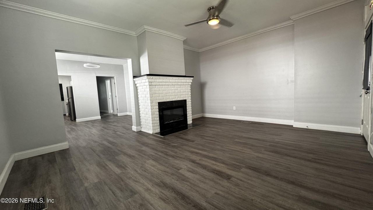 2805 College St - Photo 5 of 19