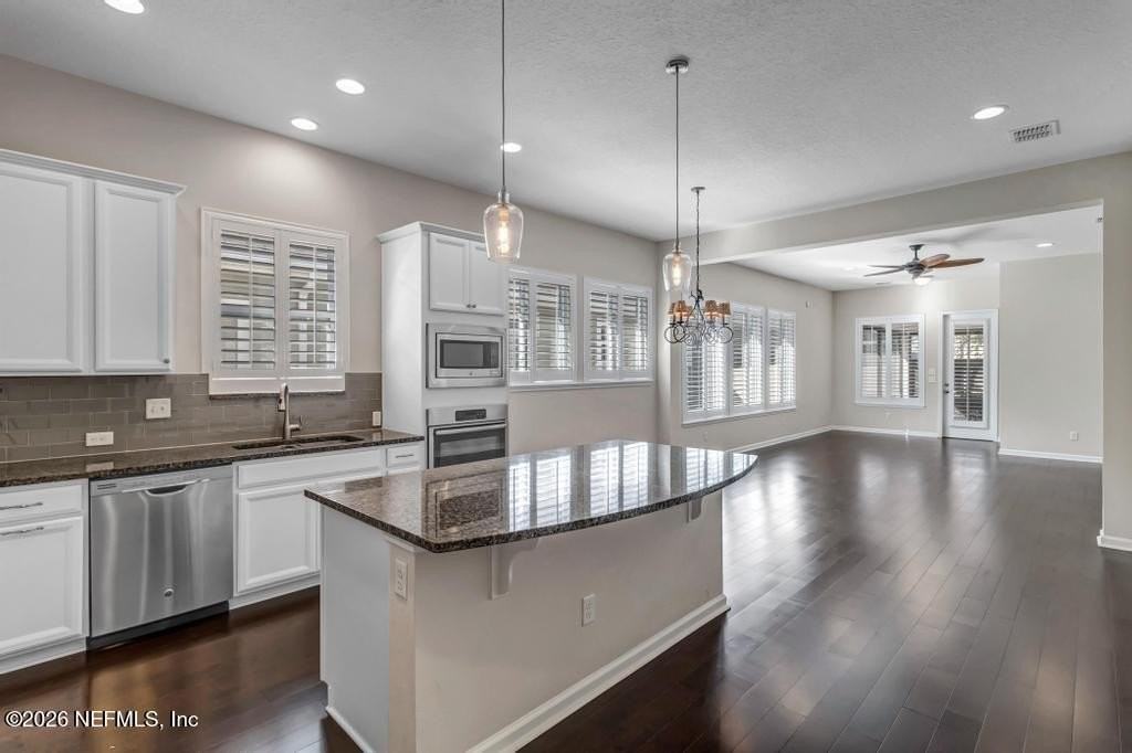 100 Lone Eagle Way - Photo 2 of 40