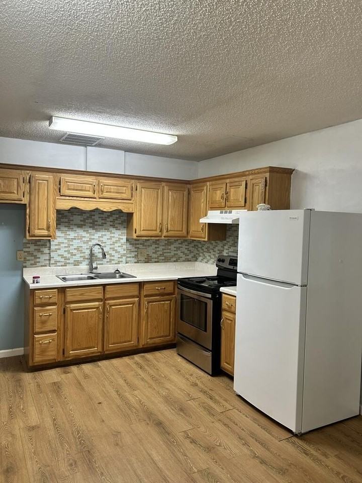 281B Cherrywood Cir - Photo 2 of 4