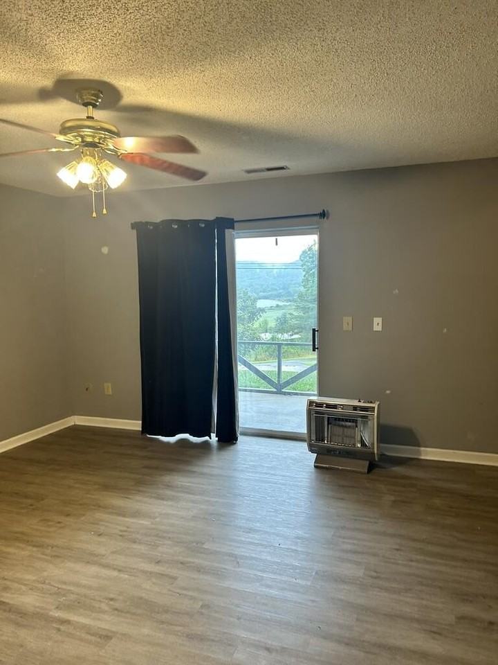 281B Cherrywood Cir - Photo 3 of 4