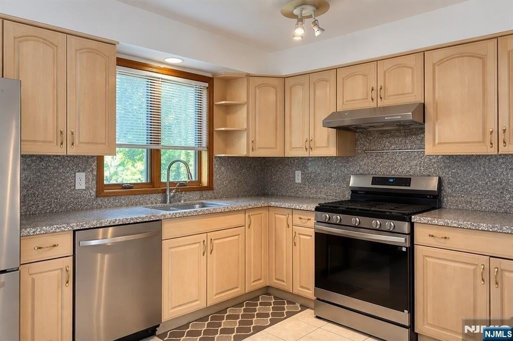 1611A Gerome Ave #A - Photo 5 of 16