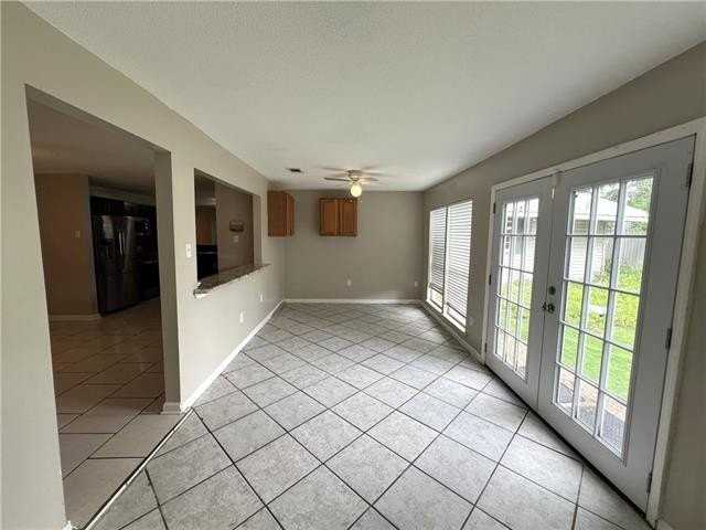 4853 Metropolitan Dr - Photo 4 of 26
